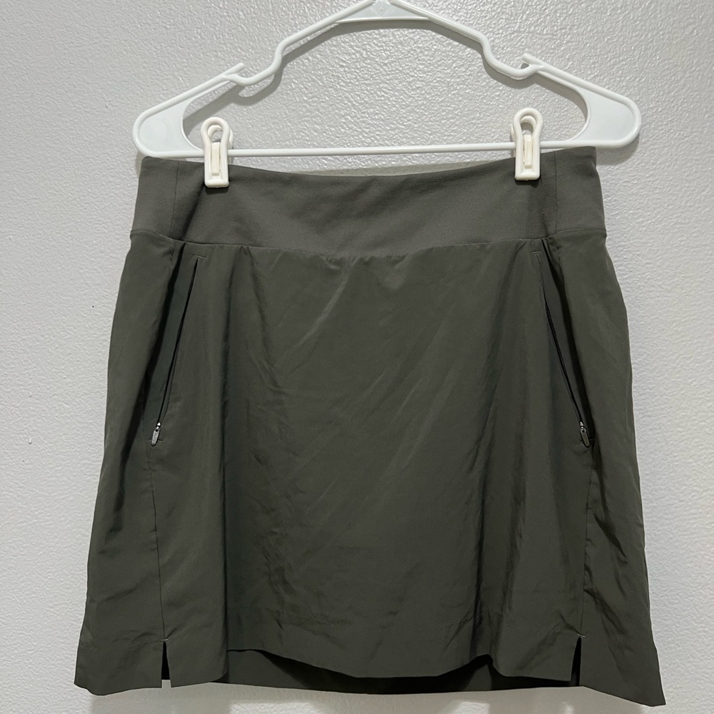 Athleta size 10 soho athletic skirt in olive green